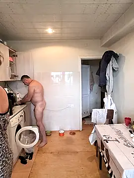  lady red  online show from September 14, 2025, 5:39 am