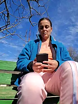 IsabelleCraft online show from March 7, 2025, 10:35 am