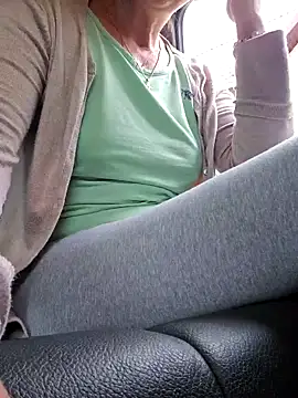 IsabelleCraft online show from September 12, 2025, 8:36 am