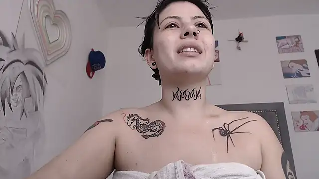 dulce maria x online show from March 21, 2025, 4:18 pm