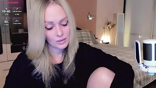 Libby Nora online show from November 11, 2025, 10:26 am