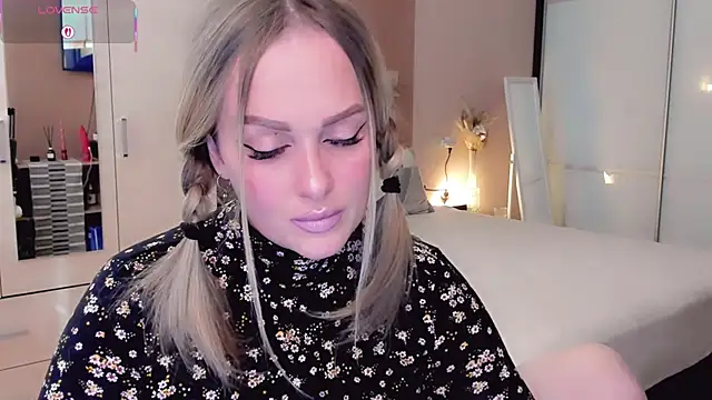 Libby Nora online show from April 22, 2026, 11:56 am