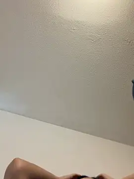 swrennn19 online show from April 16, 2026, 10:23 pm