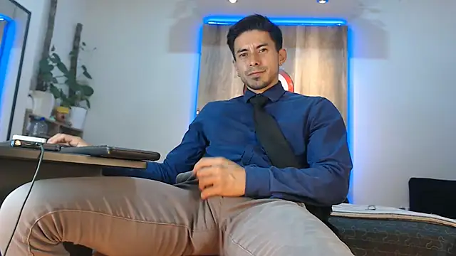 Andrew 4  online show from February 12, 2026, 2:39 am