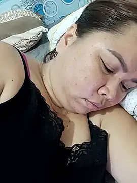 XXLorie 02 online show from September 12, 2025, 11:59 pm