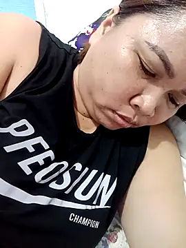 XXLorie 02 online show from October 7, 2025, 10:34 am