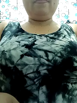 XXLorie 02 online show from April 21, 2026, 12:01 am