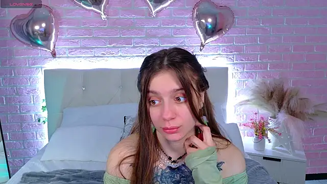 Eille Elfie online show from November 18, 2025, 5:56 am