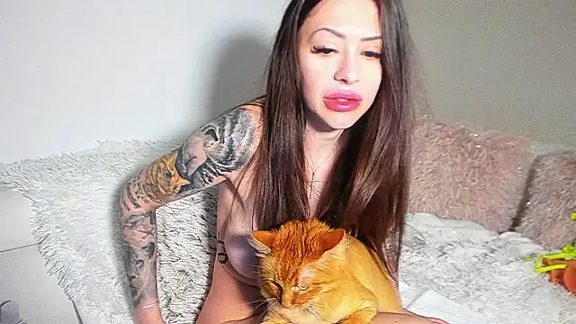 Snapshot of BrianaDiamondXXX chatting on July 6, 2026, 8:11 am BrianaDiamondXXX online show from July 6, 2026, 8:11 am