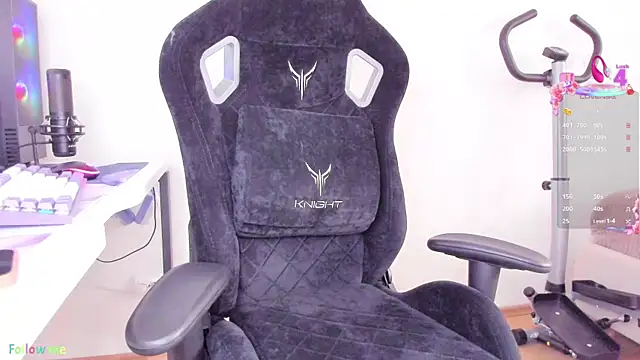 SkyqueenI online show from September 17, 2025, 8:16 am