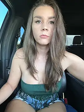 MaggyMayI online show from October 14, 2025, 4:19 pm