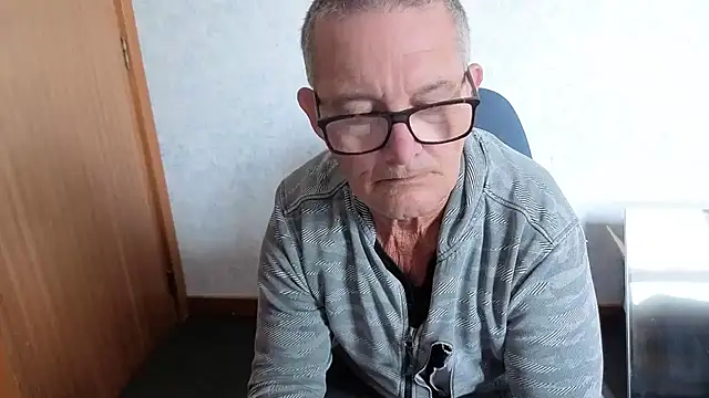 Snapshot of bigballnz chatting on December 16, 2025, 9:31 pm bigballnz online show from December 16, 2025, 9:31 pm