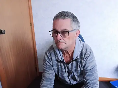 Snapshot of bigballnz chatting on January 15, 2026, 10:13 pm bigballnz online show from January 15, 2026, 10:13 pm