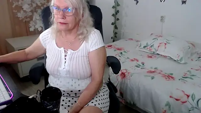 Ghertrude52 online show from May 20, 2026, 4:18 am