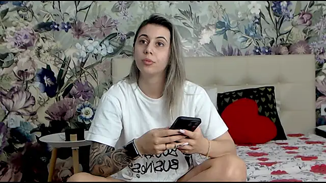 RoseDiamond06 online show from January 29, 2025, 6:28 pm