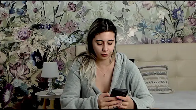 RoseDiamond06 online show from February 26, 2025, 10:36 am