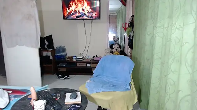 Sashaferrari2000 online show from April 18, 2026, 2:37 am