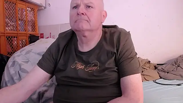 Vandrino online show from April 18, 2026, 12:36 am