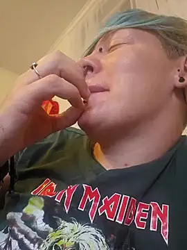 PinkTheHawk online show from December 22, 2024, 9:42 pm