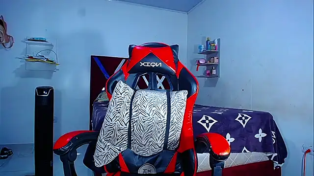 DanisaBrown online show from April 19, 2026, 1:54 pm