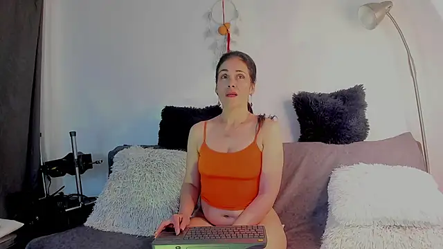 girasol walton online show from March 13, 2025, 11:19 am