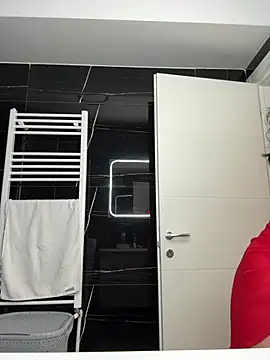 Rileysim88 online show from March 1, 2025, 1:07 pm