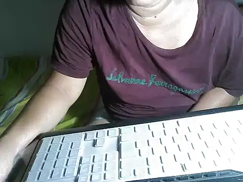Snapshot of wethornypussy4u chatting on July 17, 2026, 10:14 pm wethornypussy4u online show from July 17, 2026, 10:14 pm