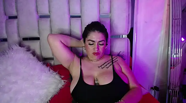 chelaqueen  online show from March 14, 2025, 2:20 am