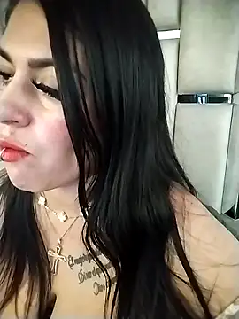 chelaqueen  online show from February 5, 2026, 7:29 pm