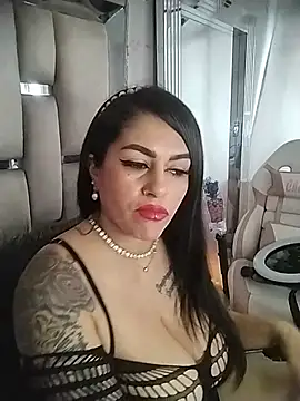 chelaqueen  online show from June 10, 2026, 7:13 pm