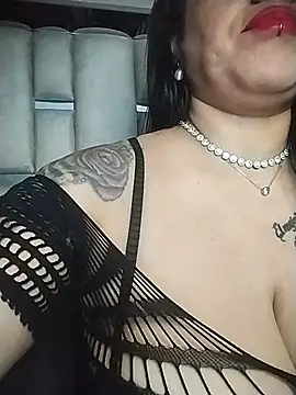 chelaqueen  online show from June 11, 2026, 3:15 am