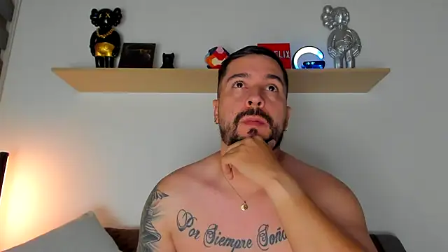 camilo restrepo21 online show from February 1, 2025, 12:18 am