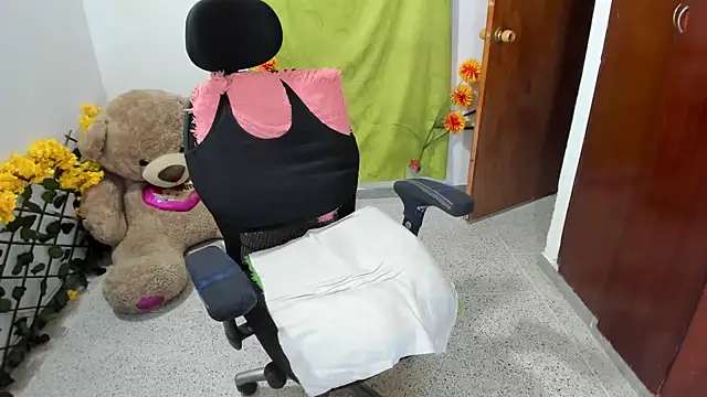 janelleritz online show from March 8, 2025, 10:00 am