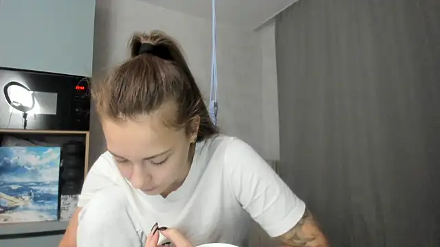 why again me online show from September 27, 2025, 6:02 pm