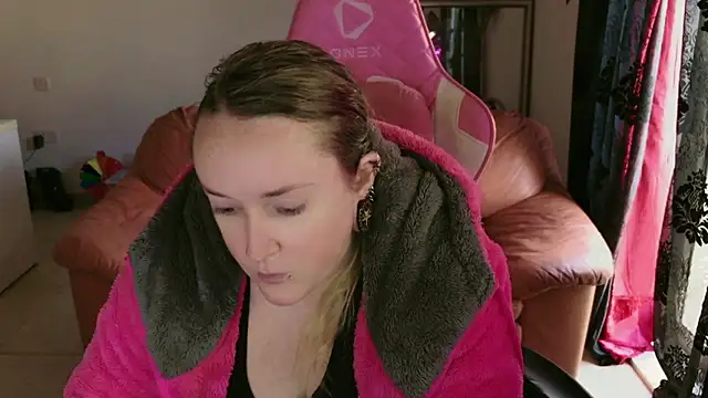 kisicaxx online show from January 30, 2025, 2:15 pm