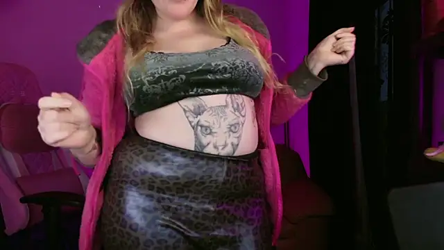 kisicaxx online show from February 3, 2025, 4:52 pm