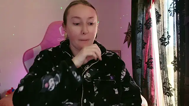 kisicaxx online show from February 6, 2025, 11:43 am