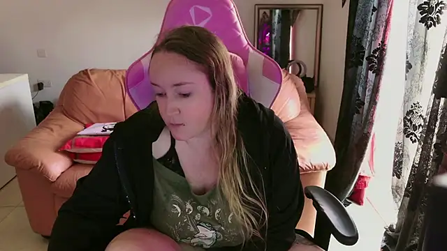 kisicaxx online show from February 12, 2025, 12:44 pm