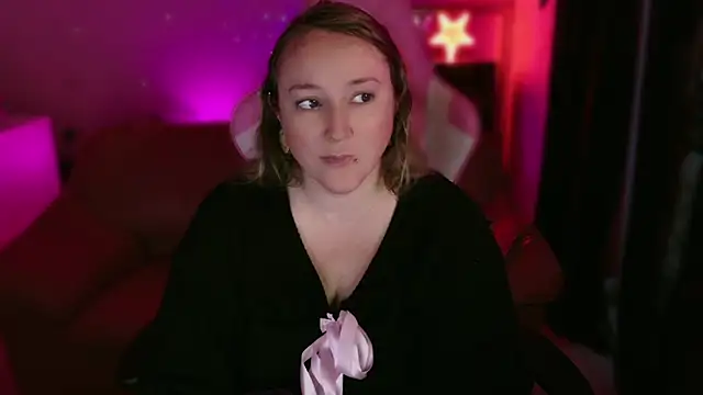 kisicaxx online show from February 25, 2025, 5:04 pm