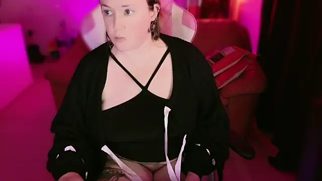 kisicaxx online show from March 3, 2025, 8:43 pm