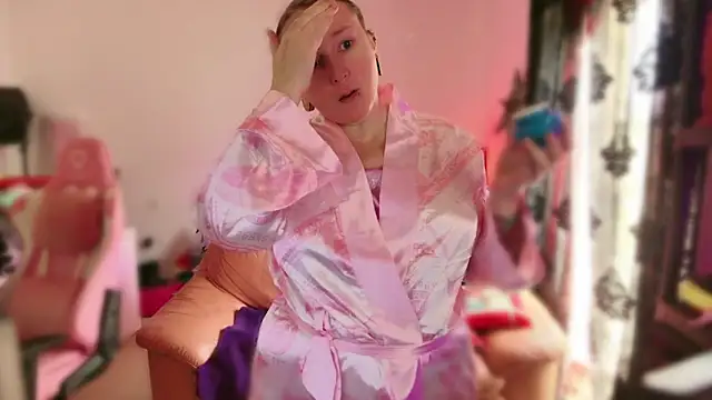 kisicaxx online show from March 10, 2025, 9:43 am