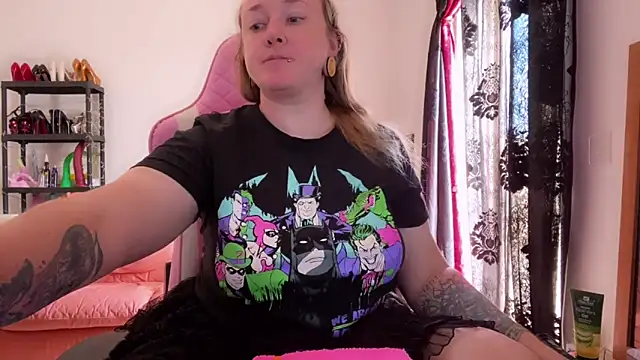 kisicaxx online show from September 30, 2025, 9:58 am