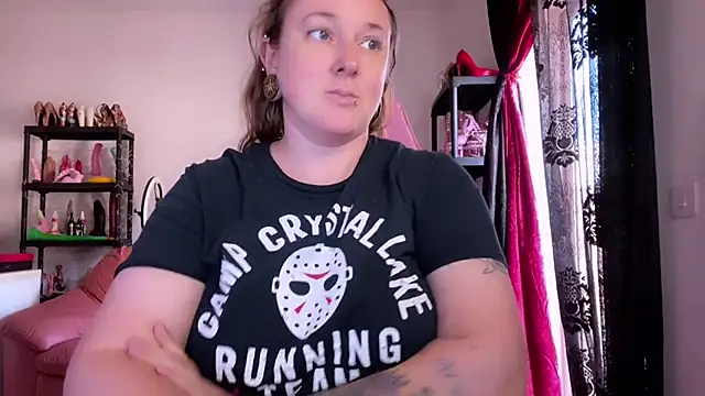 kisicaxx online show from November 10, 2025, 2:16 pm