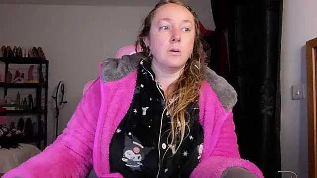 kisicaxx online show from January 14, 2026, 4:40 am