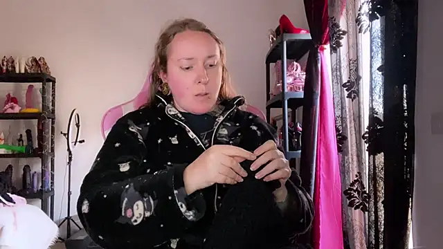 kisicaxx online show from February 11, 2026, 2:33 pm