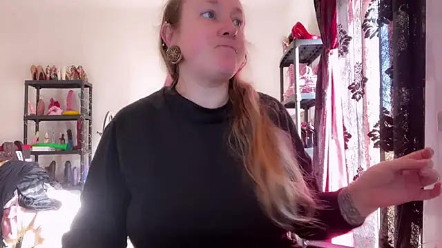 kisicaxx online show from February 19, 2026, 8:10 am