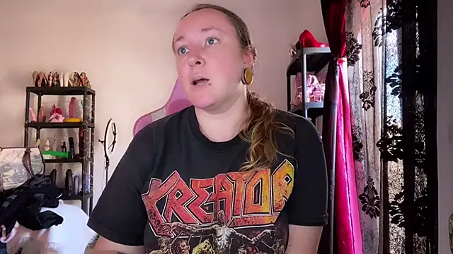 kisicaxx online show from February 25, 2026, 2:16 pm