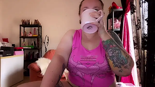 Snapshot of kisicaxx chatting on May 17, 2026, 10:00 am kisicaxx online show from May 17, 2026, 10:00 am