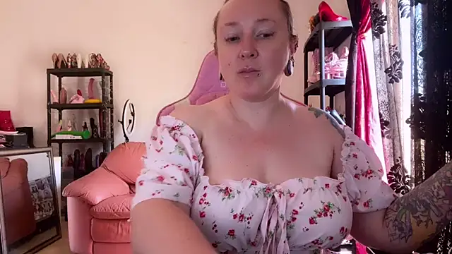 Snapshot of kisicaxx chatting on May 29, 2026, 10:24 am kisicaxx online show from May 29, 2026, 10:24 am