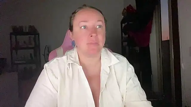 Snapshot of kisicaxx chatting on July 17, 2026, 3:24 am kisicaxx online show from July 17, 2026, 3:24 am